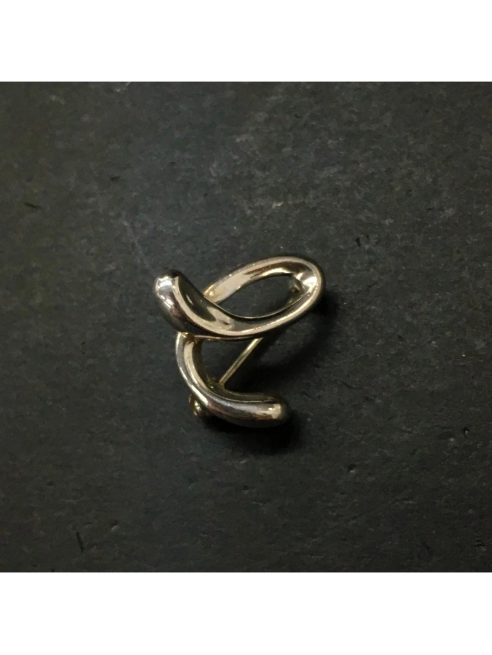 Tiffany & Co. Elsa Peretti Sterling
Silver Letter E Brooch Pin👝